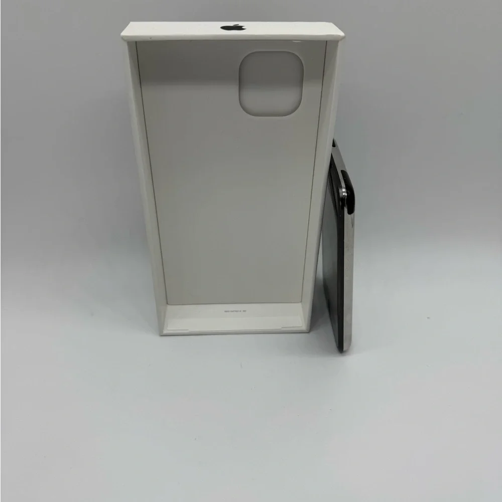 Apple Silver iPod Touch with USB Cable 16GB